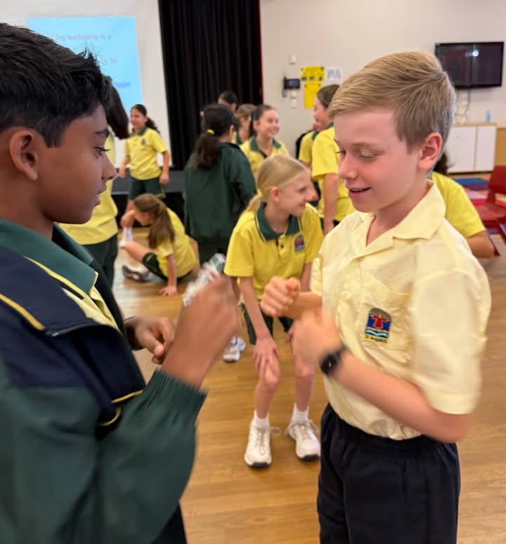 992090519583704_1412977860828299-1